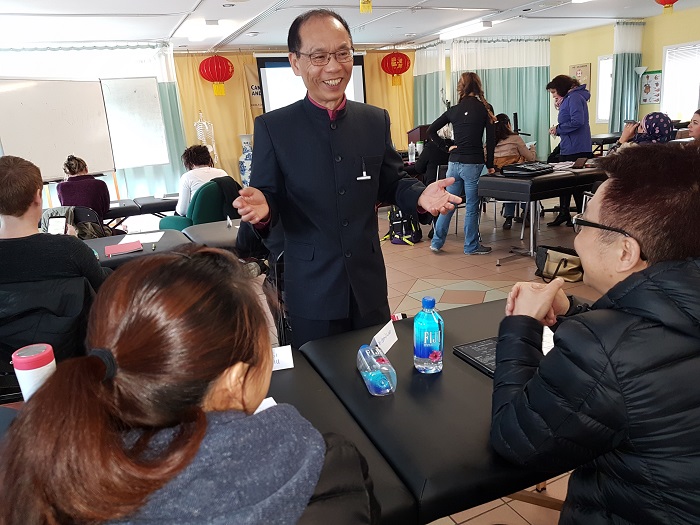 , Dr. John Yang Visits CCATCM and Makes Presentation