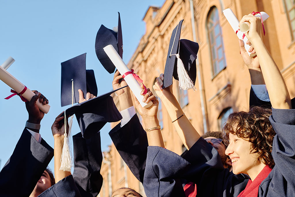 students-with-diplomas-finishing-university